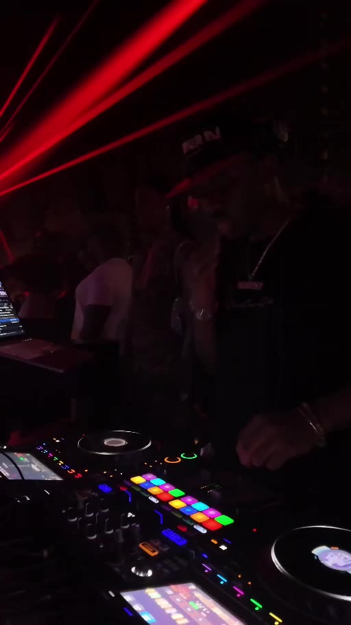 Aperçu de la vidéo live 03 de SILVER DJ